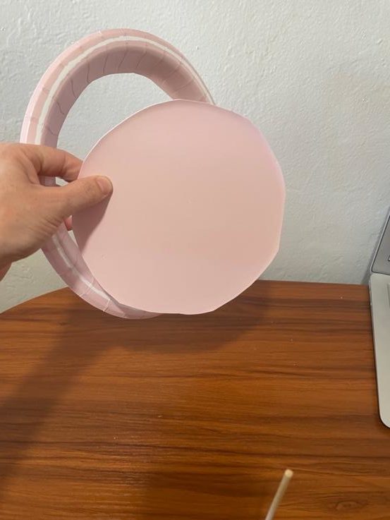 paper plate with cut off edges